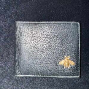 Brand new men’s Gucci Black Leather Wallet with Gold Bee Accent comes with box